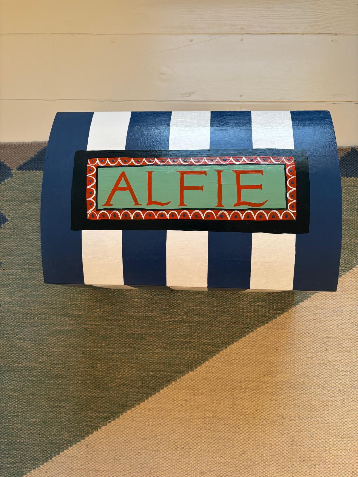 STRIPE DOMED BOX - BLUE & WHITE