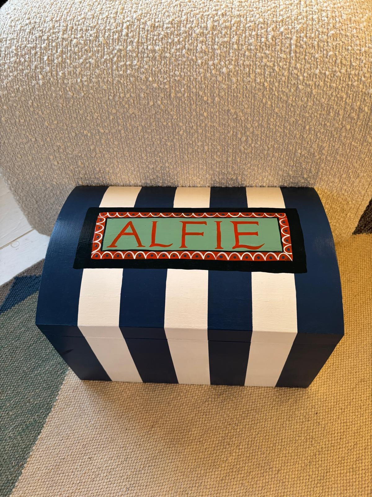 STRIPE DOMED BOX - BLUE & WHITE