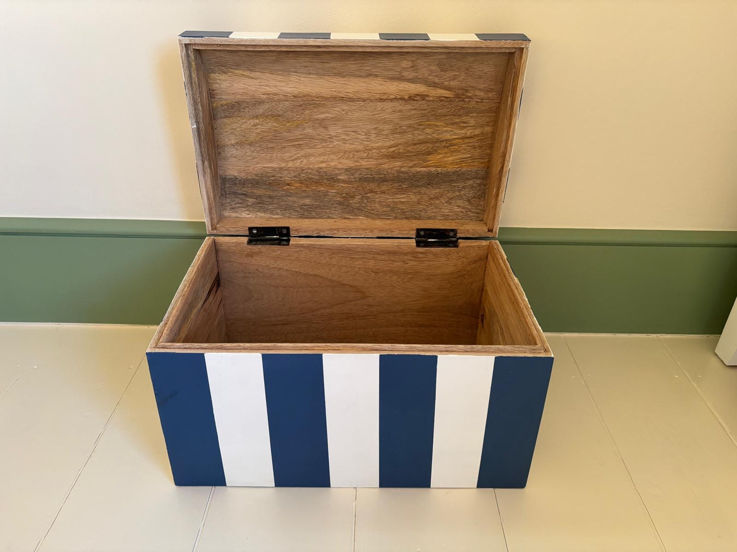 STRIPE DOMED BOX - BLUE & WHITE