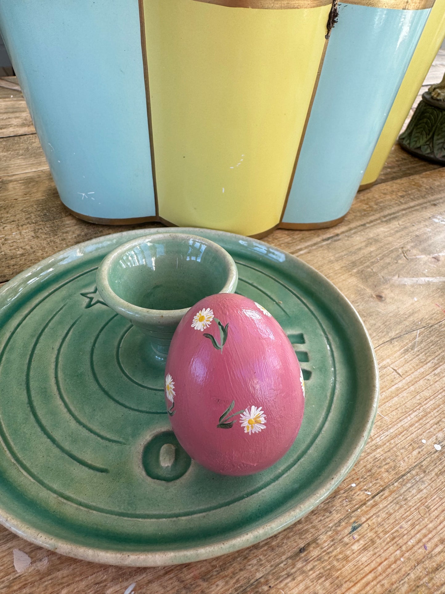 Pink daisy egg