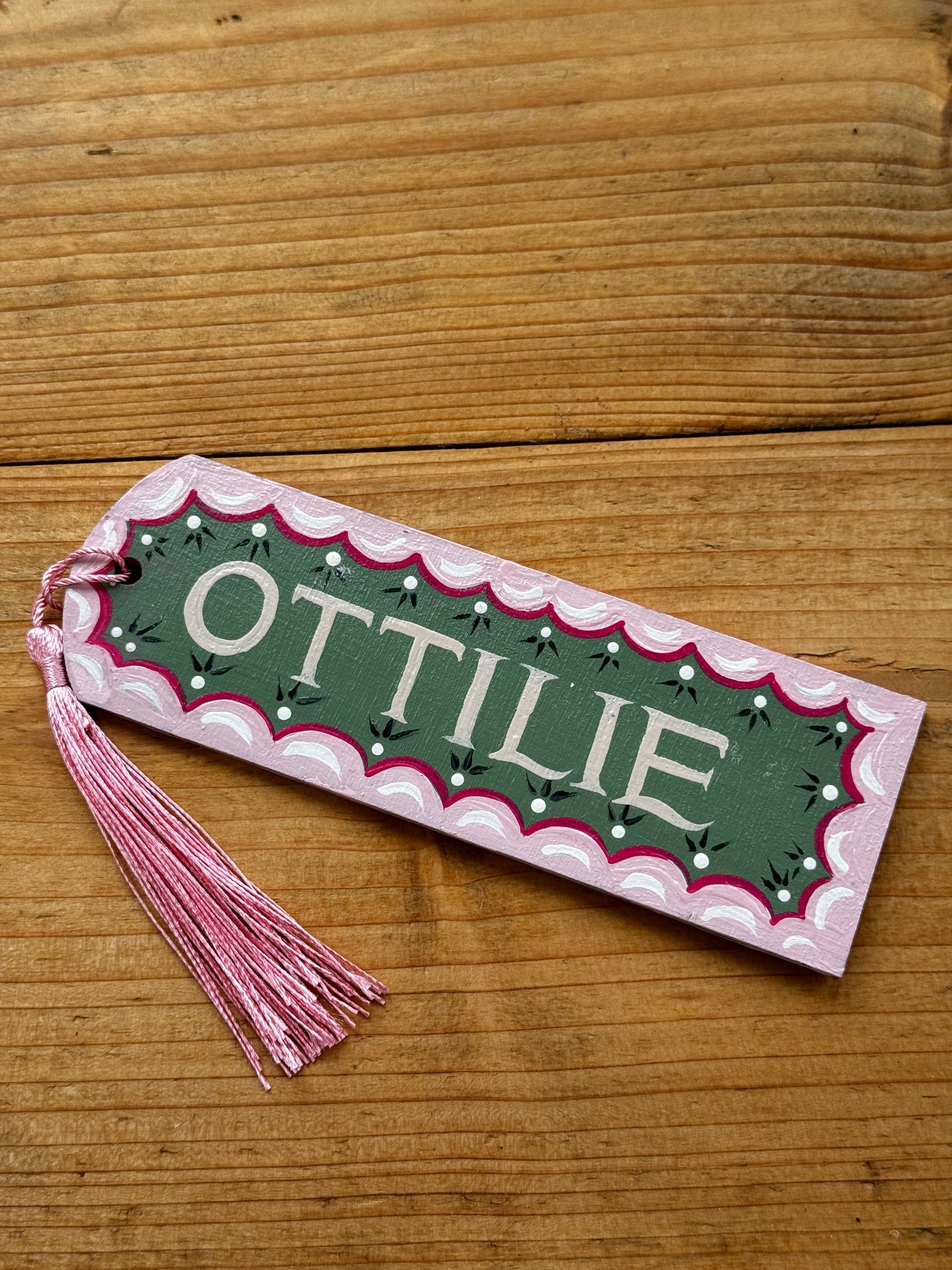 PINK & GREEN SCALLOP BOOKMARK