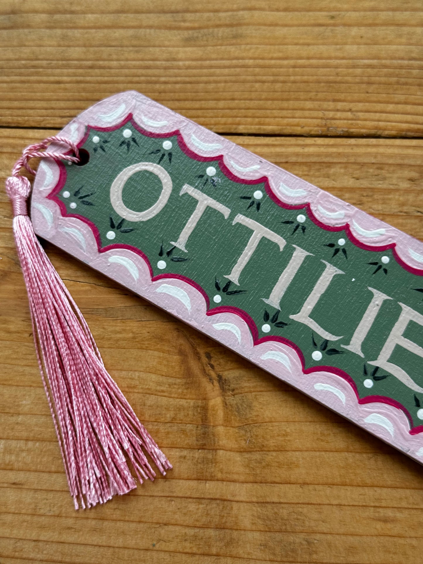 PINK & GREEN SCALLOP BOOKMARK