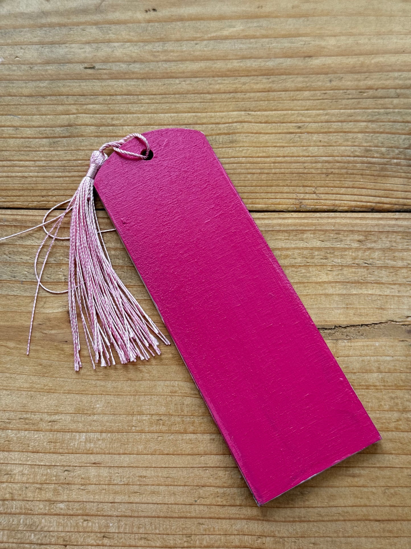 PINK & GREEN SCALLOP BOOKMARK
