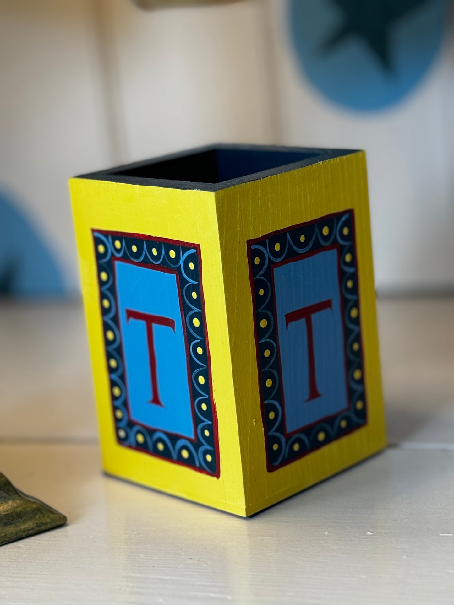 YELLOW & BLUE PEN POT