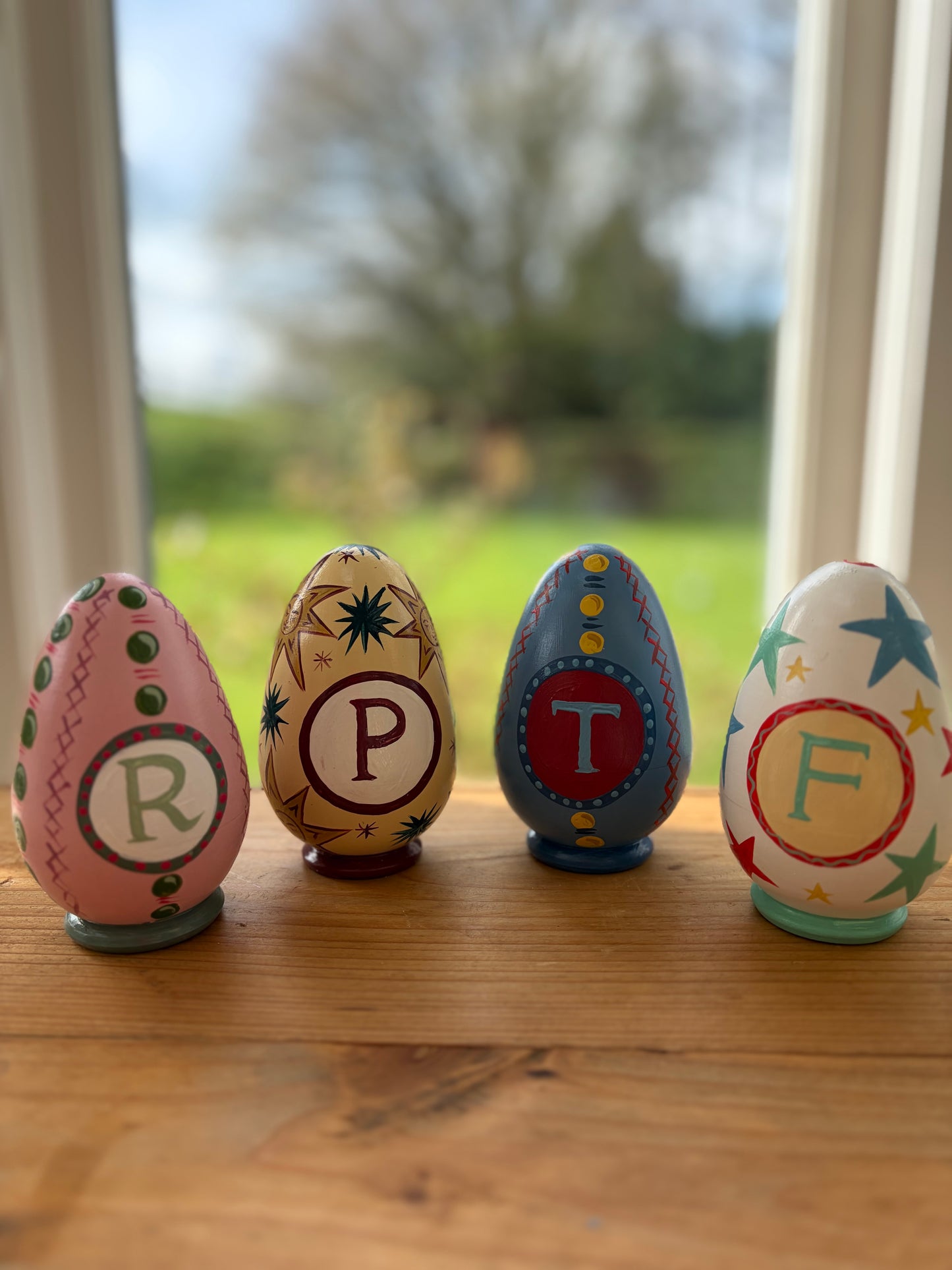 PINK & GREEN - HOLLOW EGG