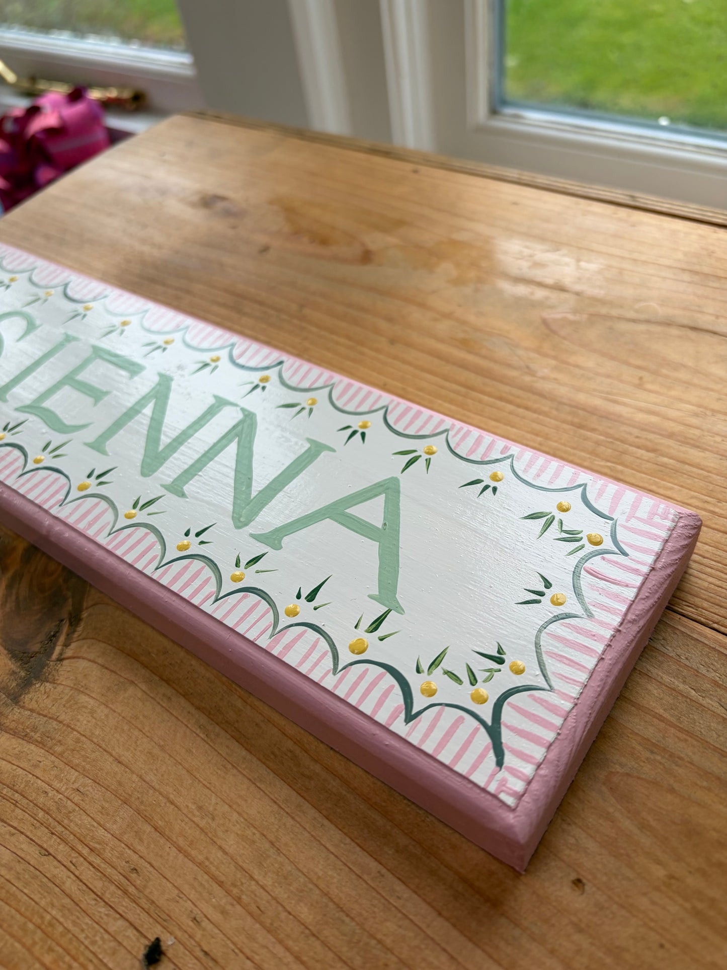 STRIPE SCALLOP WITH GREEN - NAME PLAQUE