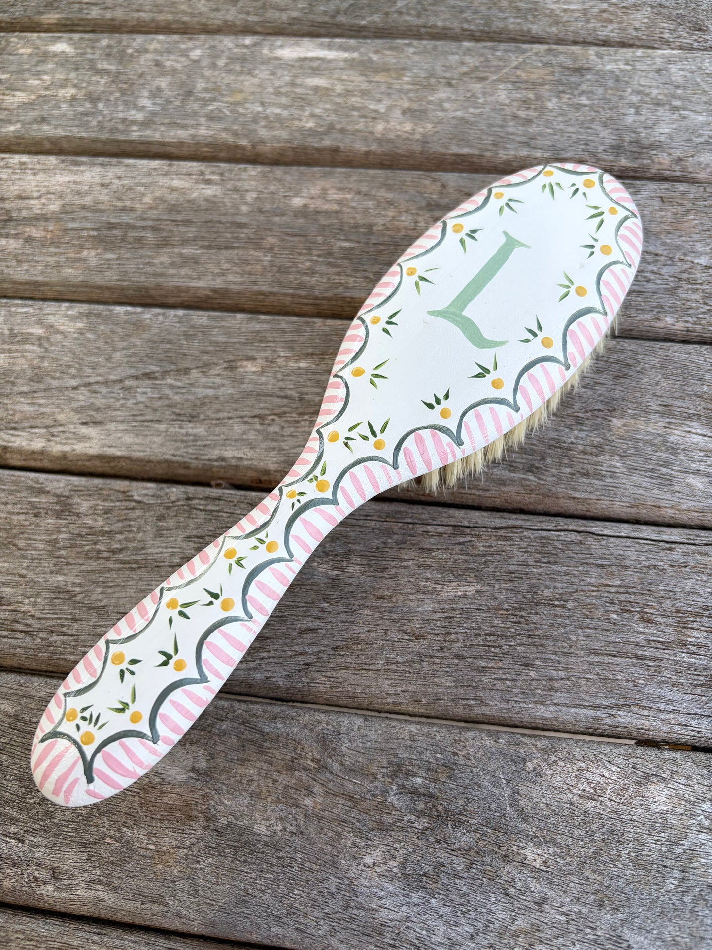 Striped scallop hairbrush