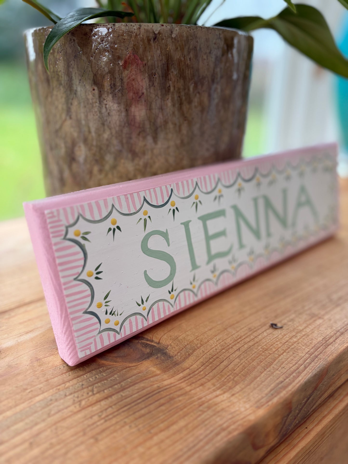 STRIPE SCALLOP WITH GREEN - NAME PLAQUE