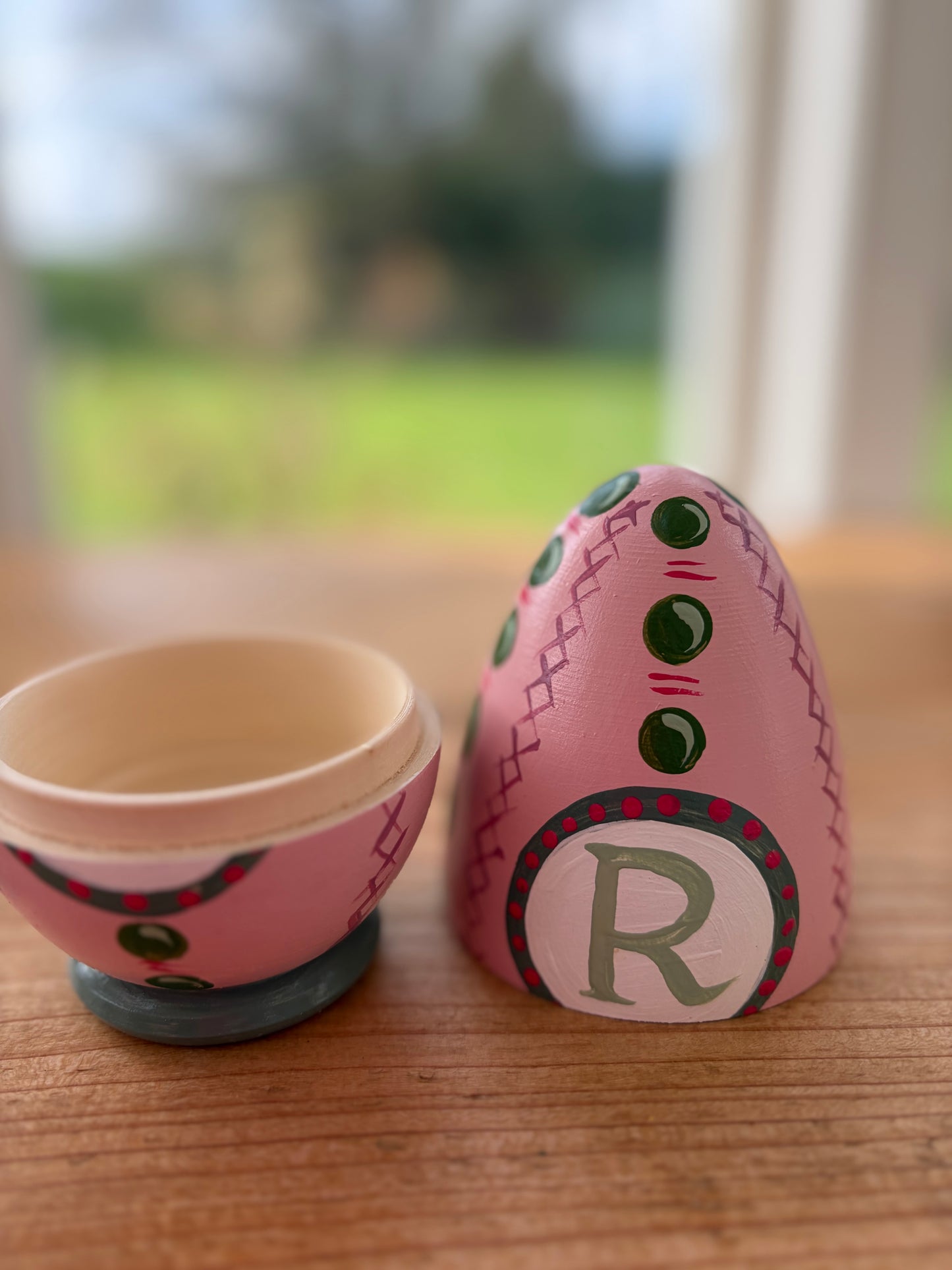 PINK & GREEN - HOLLOW EGG